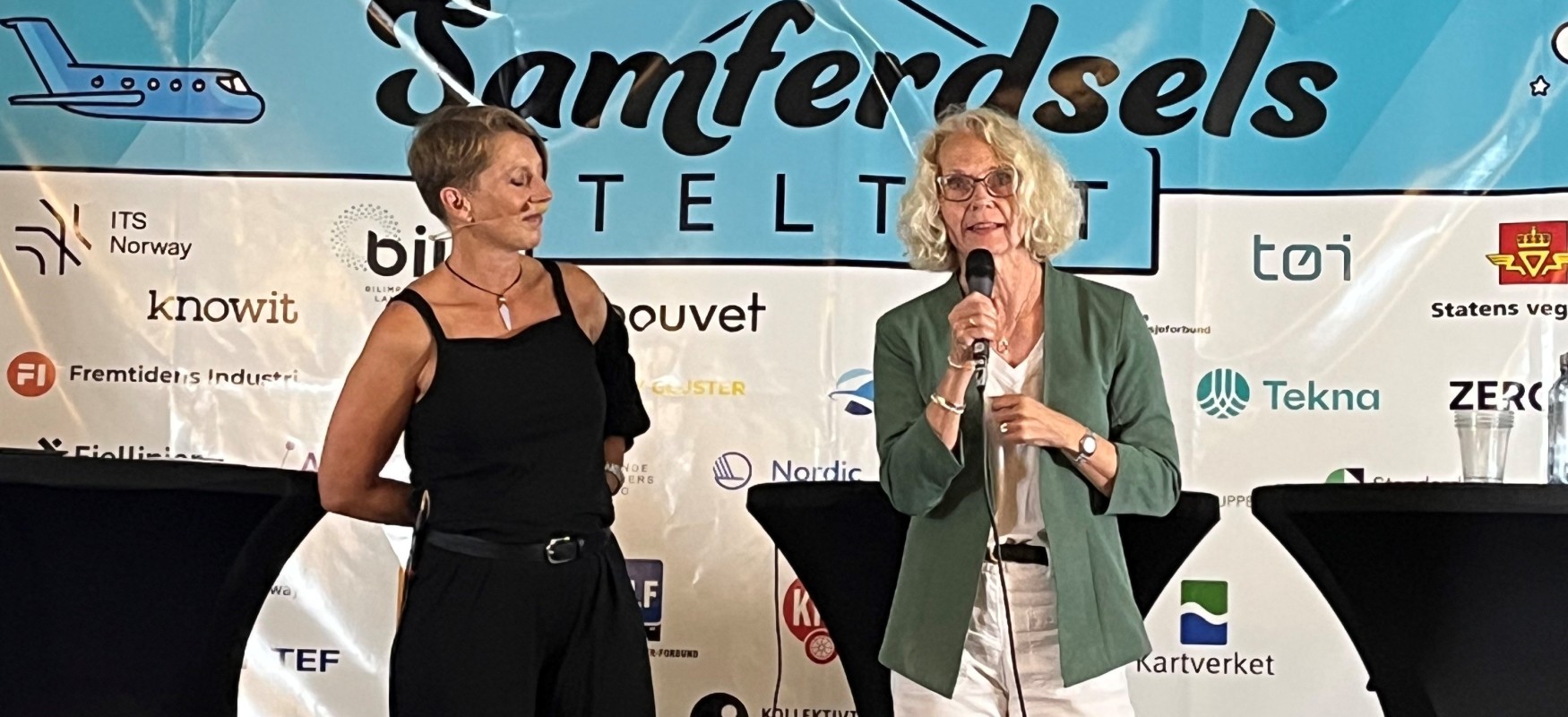Nina Egeli på scenen i Samferdselsteltet