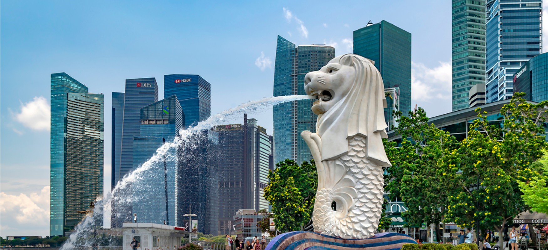 Merlion statue at merlion park in Marina bay of Singapore