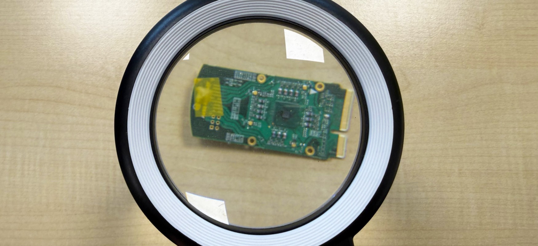 Looking at a quantum chip through a magnifying glass